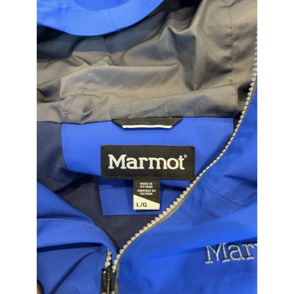 Marmot moment ski